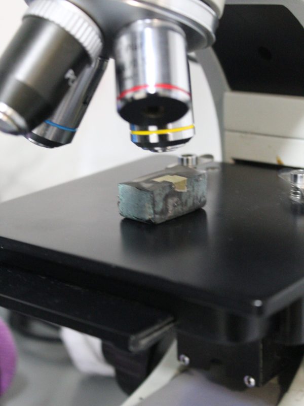 Microscopio metalográfico