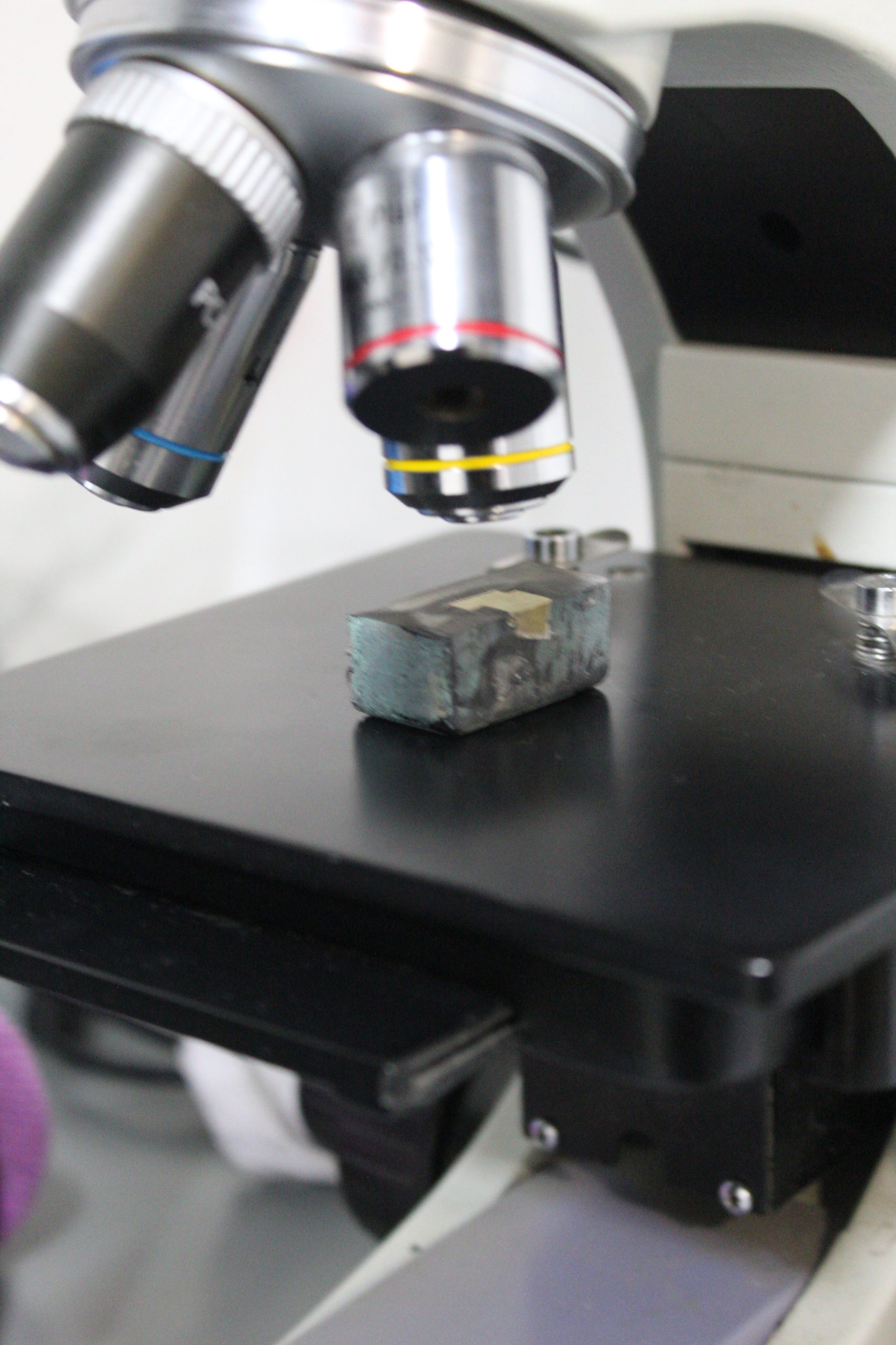 Microscopio metalográfico